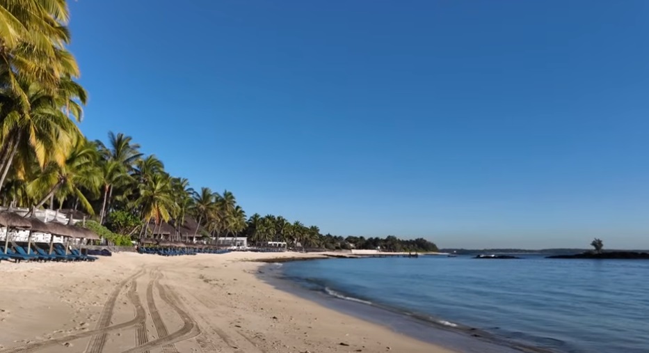Belle Mare Beach